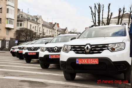 22 автомобілі «Renault Duster» отримали лікарі Житомирщини, які працюють в селах