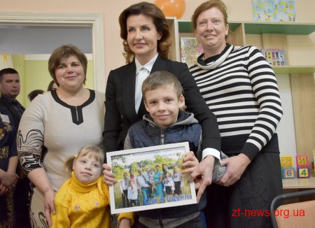 У Любарській ОТГ Марина Порошенко зустрілась із дітьми, які отримують послуги в ІРЦ