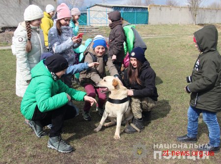 У Житомирі поліцейські кінологи дивували дітей яскравими виступами службових собак