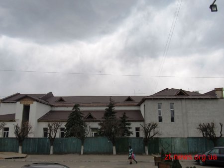У Малині продовжують внутрішній ремонт Будинку культури