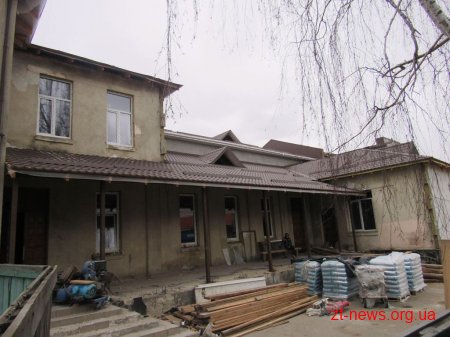 У Малині продовжують внутрішній ремонт Будинку культури