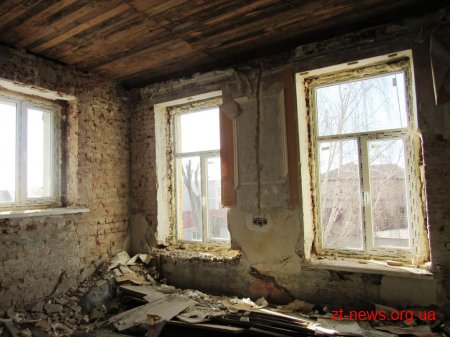 У Малині продовжують внутрішній ремонт Будинку культури