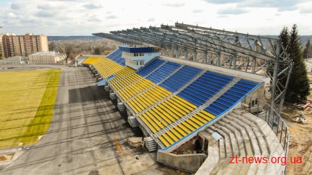 На стадіоні «Полісся» вже змонтували 19 опор для накриття трибуни