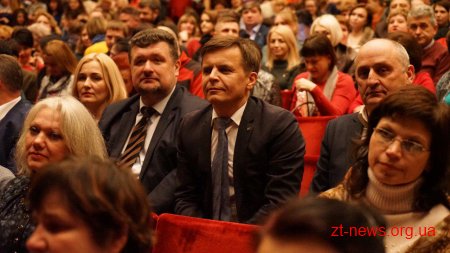 Геннадій Зубко та керівники області й міста привітали колектив театру ім. І. Кочерги із Міжнародним днем театру