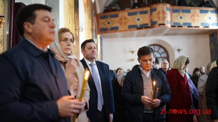 Мер Житомира Сергій Сухомлин прийшов голосувати разом із губернатором та віце-прем’єр-міністром
