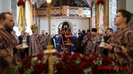 Мер Житомира Сергій Сухомлин прийшов голосувати разом із губернатором та віце-прем’єр-міністром
