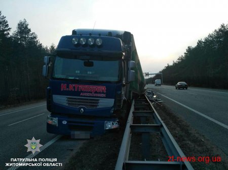 На трасі Київ – Чоп трапилося дві ДТП за участі вантажних автомобілів