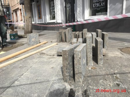 У Житомирі на Михайлівській по гарантії перекладають плитку