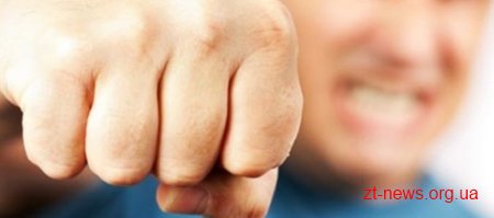 У Житомирі неадекватний член комісії накинувся на поліцейську через зауваження