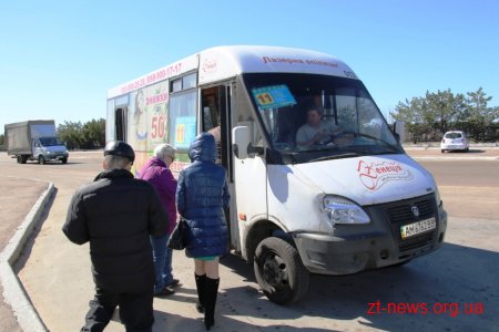Дмитро Ткачук під час брифінгу розповів про ситуацію з перевезенням пільговиків у маршрутках Житомира