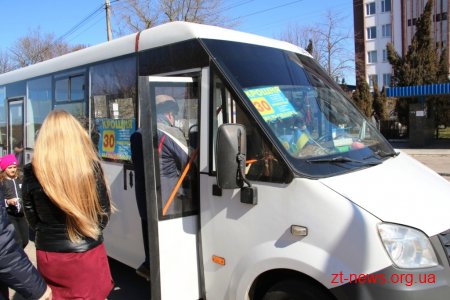 Дмитро Ткачук під час брифінгу розповів про ситуацію з перевезенням пільговиків у маршрутках Житомира