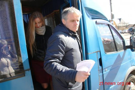 Дмитро Ткачук під час брифінгу розповів про ситуацію з перевезенням пільговиків у маршрутках Житомира