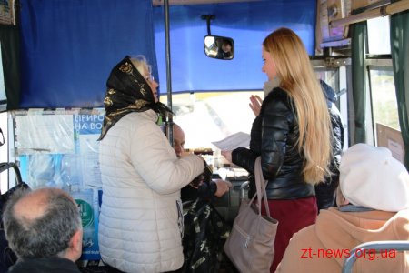 Дмитро Ткачук під час брифінгу розповів про ситуацію з перевезенням пільговиків у маршрутках Житомира