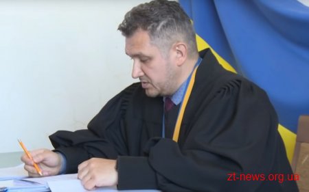Підозрюваного у травмуванні поліцейської у Житомирі суд звільнив з-під варти під заставу у 10 тис. грн