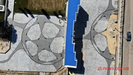 На стадіоні «Полісся» влаштовують металоконструкції для освітлення