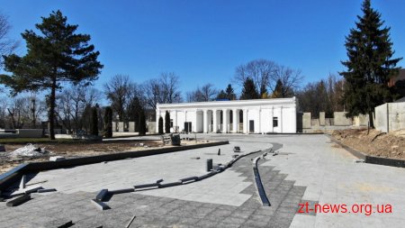 На стадіоні «Полісся» влаштовують металоконструкції для освітлення
