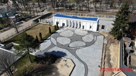На стадіоні «Полісся» влаштовують металоконструкції для освітлення