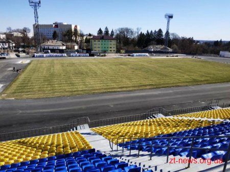 На стадіоні «Полісся» влаштовують металоконструкції для освітлення