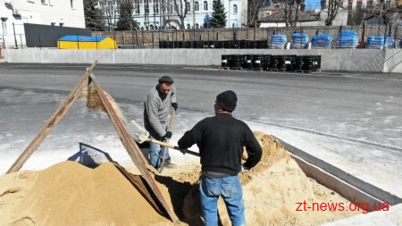 На стадіоні «Полісся» влаштовують металоконструкції для освітлення