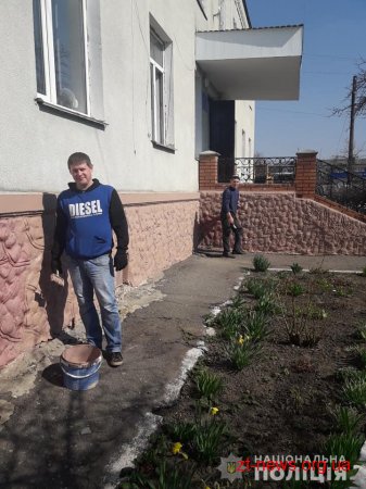 Поліцейські на Житомирщині долучились до весняної толоки