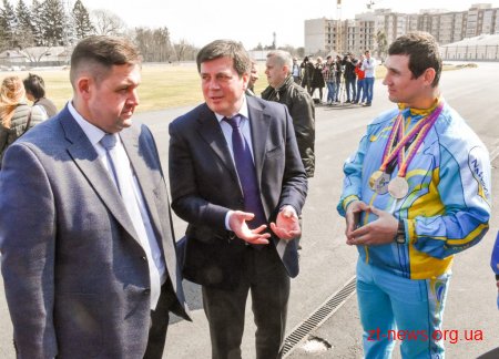 Стан ремонтних робіт на житомирських стадіонах «Полісся» та «Спартак» оглянув Геннадій Зубко