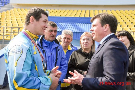 Стан ремонтних робіт на житомирських стадіонах «Полісся» та «Спартак» оглянув Геннадій Зубко