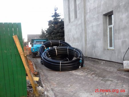 У Малинському БК продовжують демонтаж стін та підлоги