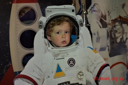 У Житомирі відзначили переможців міжнародного художнього конкурсу «Кольори Всесвіту»