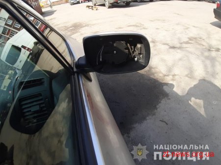 Житомирські поліцейські затримали киянина, який вимагав гроші за викрадені з автівок дзеркала