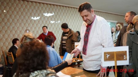 Геннадій Зубко разом з керівниками області й міста помолились за Україну та проголосували за її майбутнє