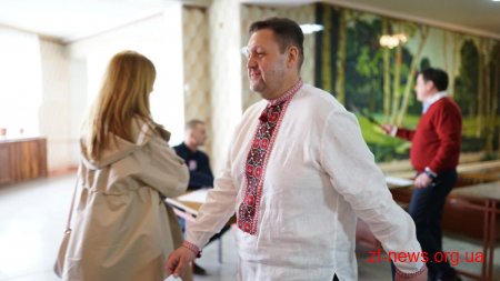 Геннадій Зубко разом з керівниками області й міста помолились за Україну та проголосували за її майбутнє