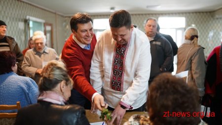 Геннадій Зубко разом з керівниками області й міста помолились за Україну та проголосували за її майбутнє
