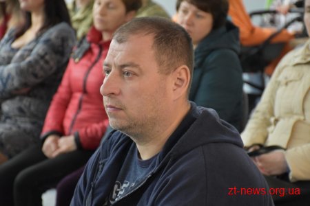 Волонтер Христина Панасюк заспівала для учасників АТО/ООС Житомирщини у Домі Ветерана