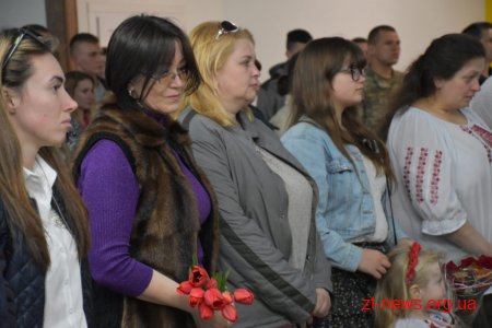 Волонтер Христина Панасюк заспівала для учасників АТО/ООС Житомирщини у Домі Ветерана