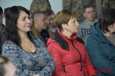 Волонтер Христина Панасюк заспівала для учасників АТО/ООС Житомирщини у Домі Ветерана