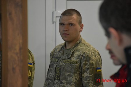Волонтер Христина Панасюк заспівала для учасників АТО/ООС Житомирщини у Домі Ветерана