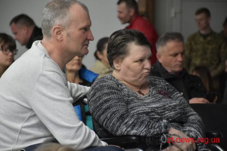 Волонтер Христина Панасюк заспівала для учасників АТО/ООС Житомирщини у Домі Ветерана