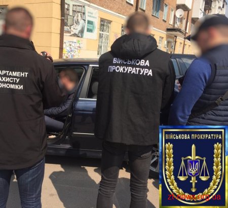 Військова прокуратура затримала голову Коростенської РДА з підлеглою на отриманні 1500 доларів хабара