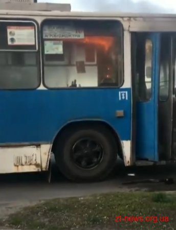 У Житомирі горів тролейбус, який прямував в депо