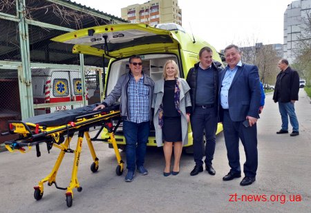 Норвезькі благодійники передали автомобіль для Центру екстреної допомоги у Житомирі