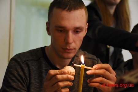 У Житомирі для військових у шпиталі провели майстер-клас з розпису писанки