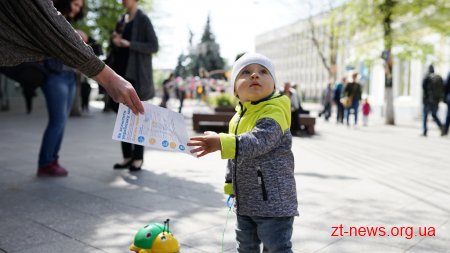 У Житомирі з нагоди прийняття Закону про мову провели флешмоб