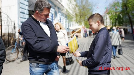 У Житомирі з нагоди прийняття Закону про мову провели флешмоб