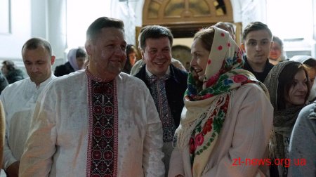 Тисячі житомирян освятили великодні кошики