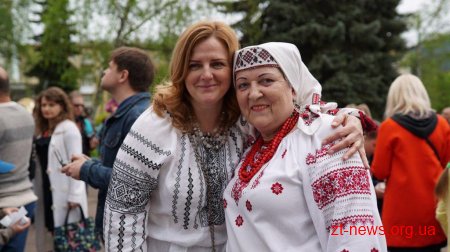У Житомирі розбили шоколадну писанку вагою 100 кг