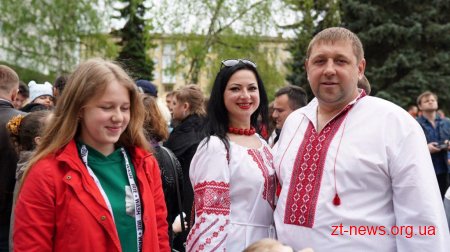 У Житомирі розбили шоколадну писанку вагою 100 кг