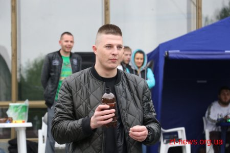 Не дивлячись на дощ у Житомирі відбулося традиційне обливання водою
