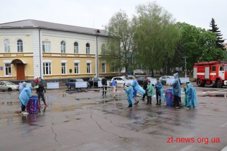Не дивлячись на дощ у Житомирі відбулося традиційне обливання водою
