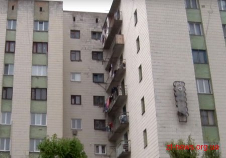 У Житомирі дитина випала з 9-го поверху