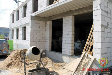 Володимир Ширма в обласному онкологічному диспансері та обласній лікарні оглянув хід ремонтних робіт